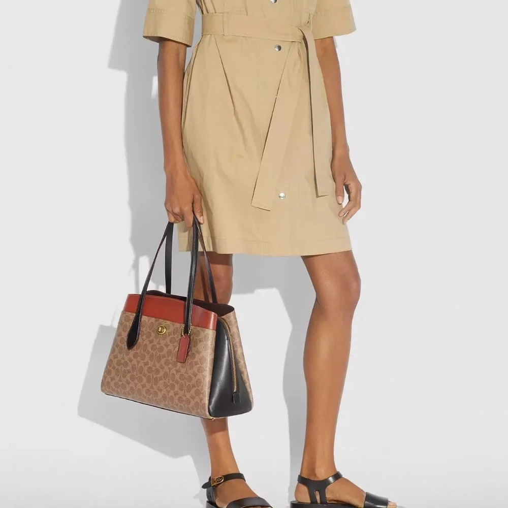 Coach Lora Carryall Triple Compartment Tote Shoulder Bag.‎